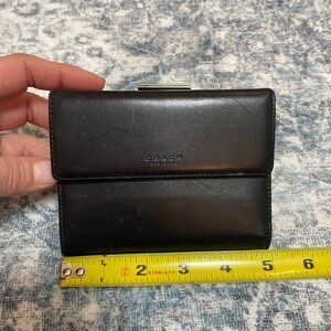 Coach Bifold Black Leather Wallet w Snap Closure & Kiss Lock Coin Pocket